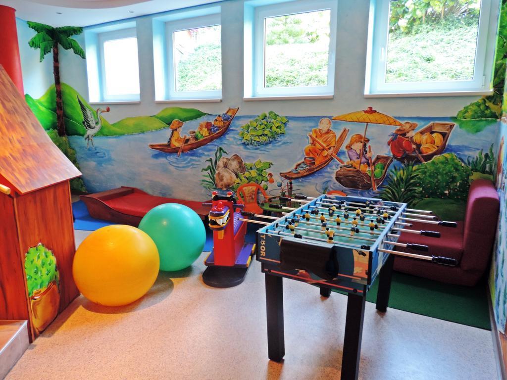 Golf-Tennis-Wellnesshotel Mori ザンクト・カンツィアン エクステリア 写真